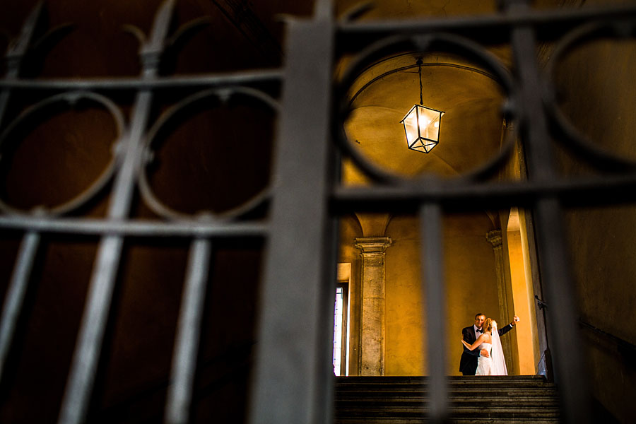 Romantisches Licht unter einer Laterne in Rom