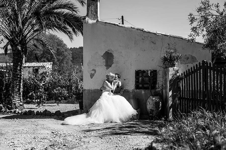 Brautpaar in Mallorca vor Finka